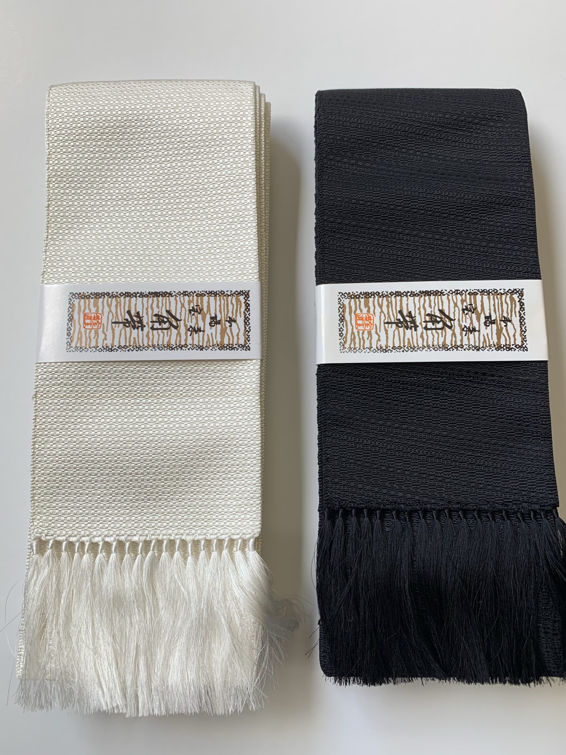 白の角帯と黒の角帯 | 近賢織物 宝来屋 -Houraiya- ｜オリジナル角帯製作の専門店